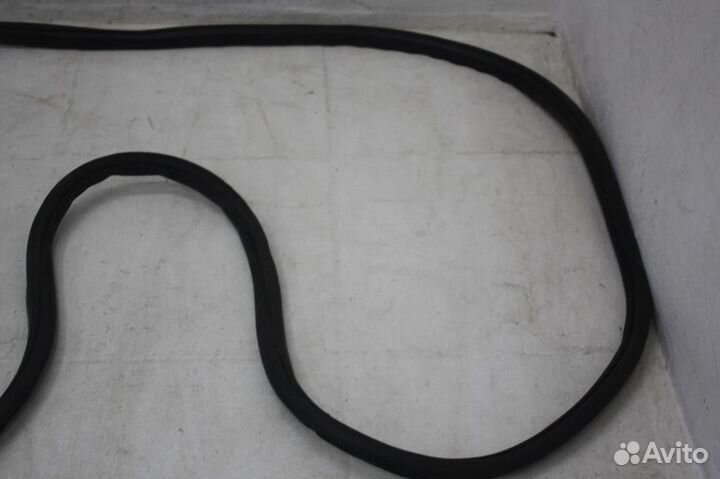 Уплотнитель кузова передней правой двери Nissan T