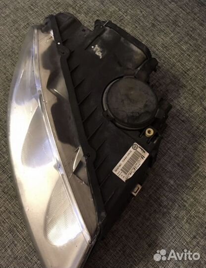 Фара VW Touareg 03-07 оригинал б/у правая