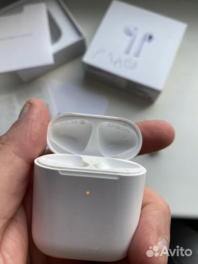 Apple airpods 2 с кейсом
