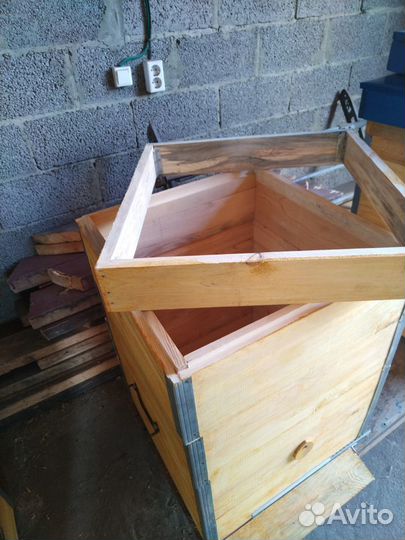 Улей для пчёл, мед