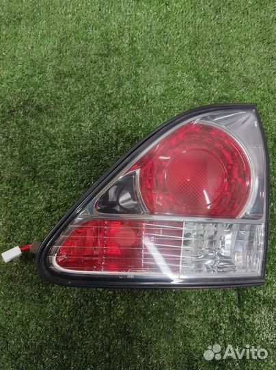 Фонарь задний внутренний правый Lexus RX300 (MCU1