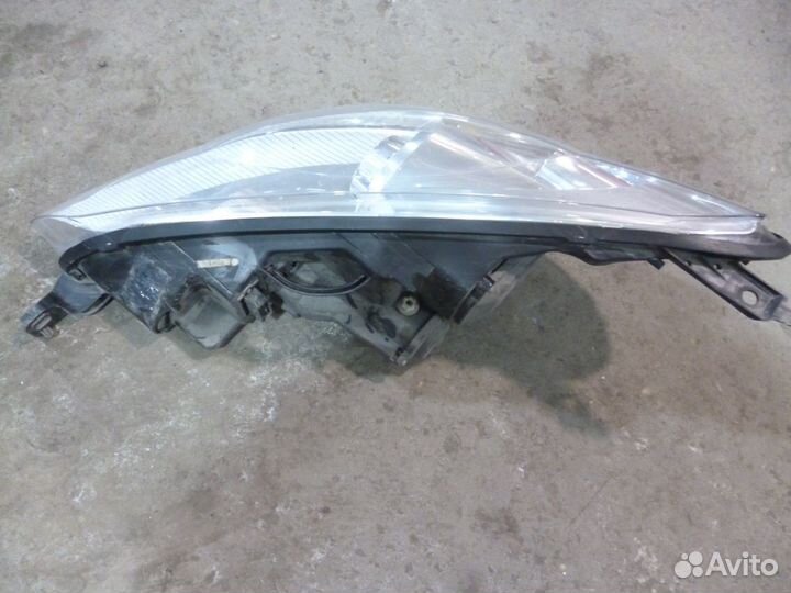 Peugeot 407 фара правая ксенон