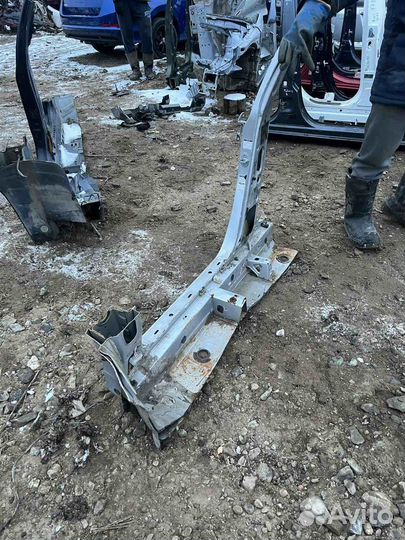 Порог правый Toyota Fielder