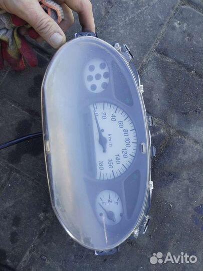 Щиток приборов таета витц/Toyota Vitz 98-05г МКПП