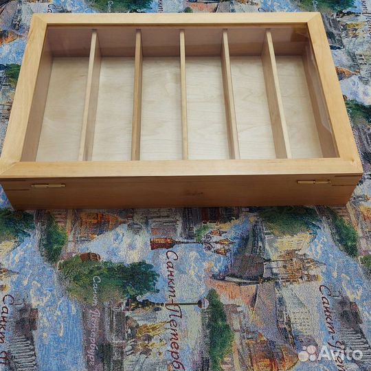 Витрина для коллекций из ольхи