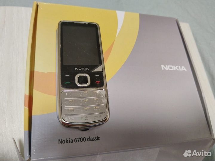 Nokia 6700 classic Gold Edition