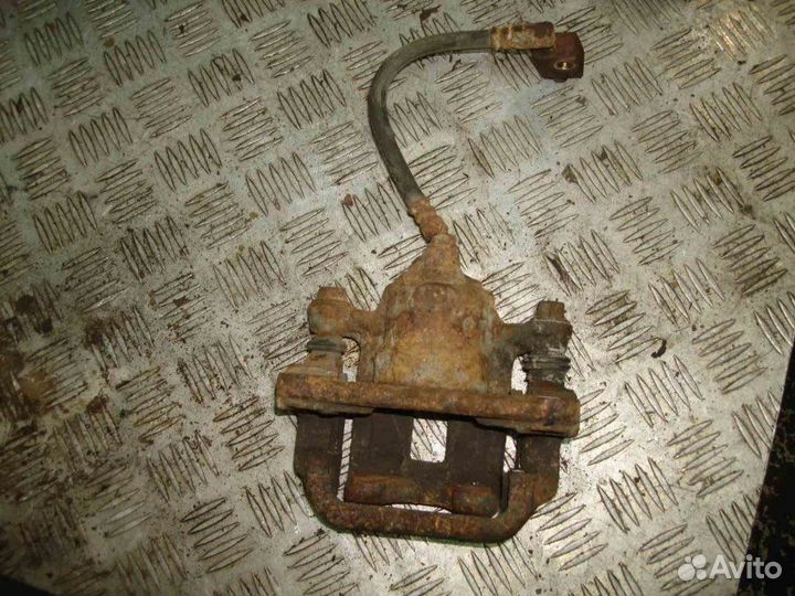 Суппорт Nissan Elgrand E51 2002-2010