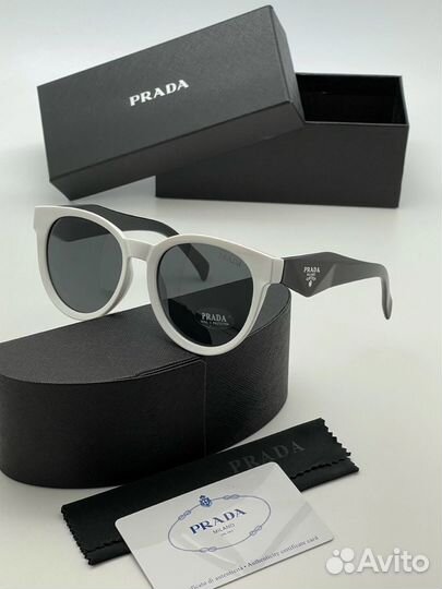 Солнцезащитные очки prada