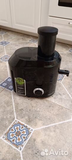 Соковыжималка центробежная Redmond RJ-916