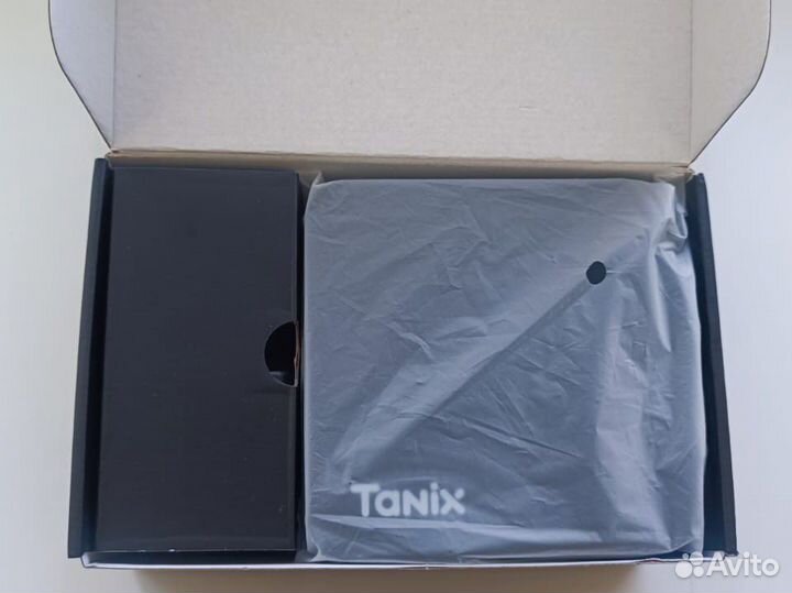 Приставка смарт тв Tanix w2 2 16