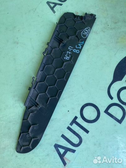 Заглушка крепления сиденья Volkswagen Touareg 7L