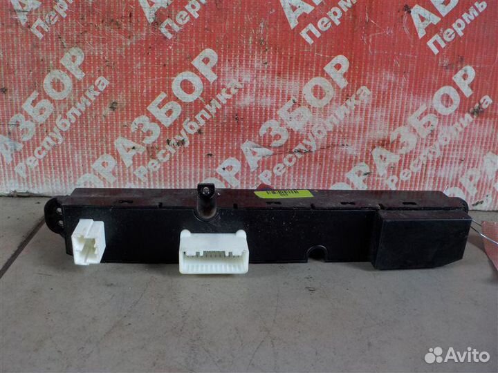 Блок кнопок аварийной сигнализации Kia Ceed