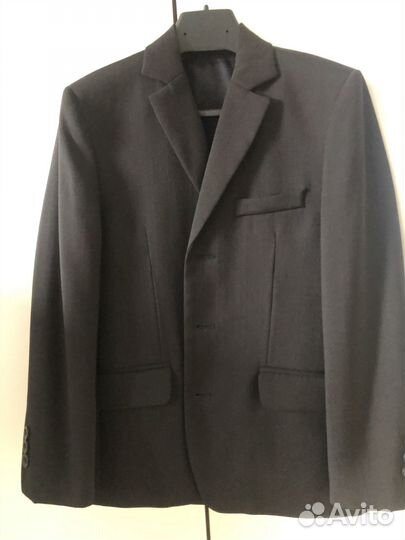 Классический костюм тройка.В подарок кожаные туфли