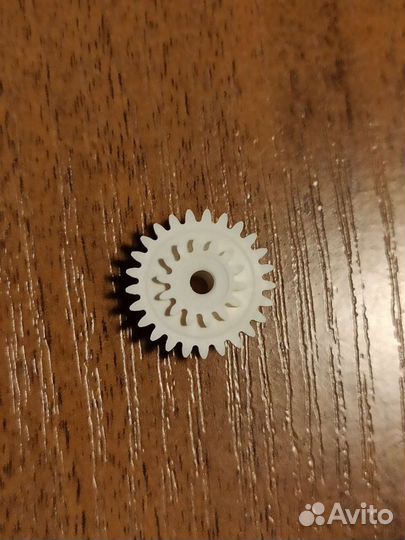 Шестерня механизма привода монитора магнитолы avh