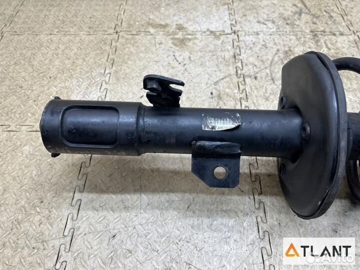 Стойка передняя правая toyota voxy