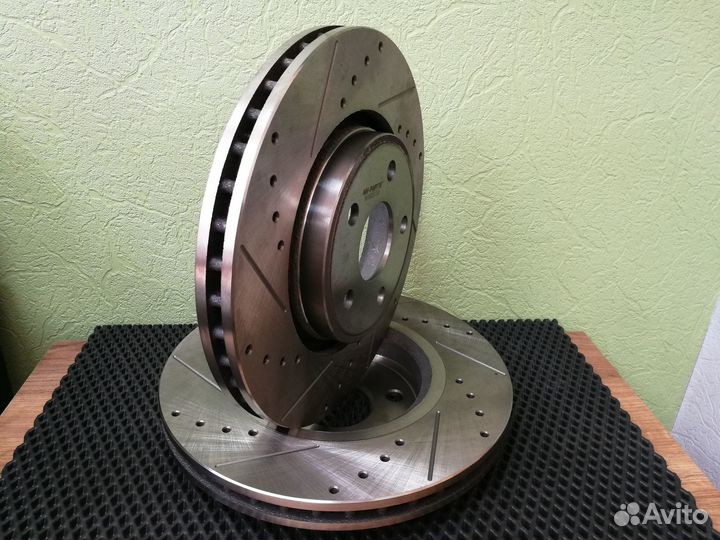 Тормозной диск Jeep Grand Cherokee WK2 Передний