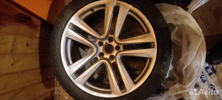 Зимняя резина на дисках Bentley 275 40 r20