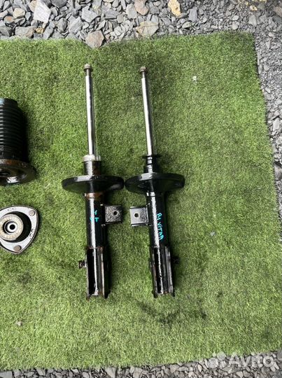 Стойка передняя левая сузуки гранд витара