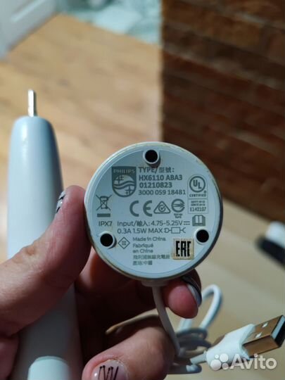 Электрическая зубная щетка philips sonicare