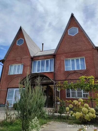 Дом 319 м² на участке 10 сот.