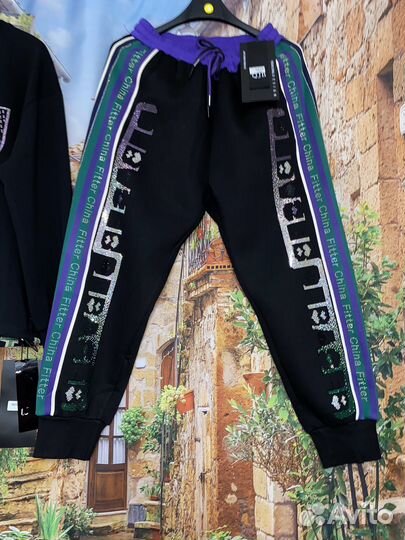 Новый костюм в стразах 52-54 р