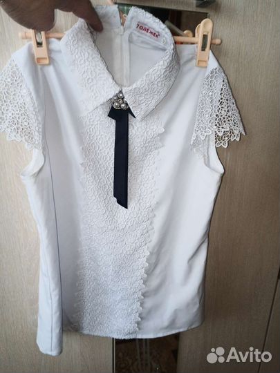 Белая кружевная блузка
