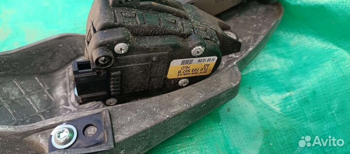 Педаль газа Audi Q7