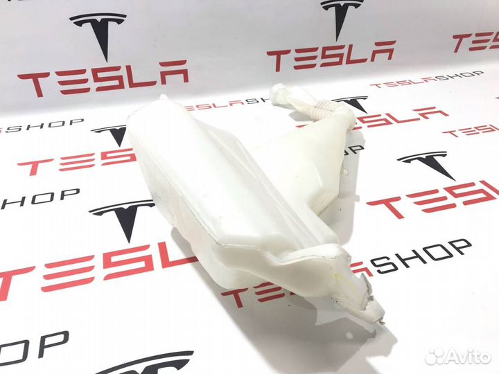 Бачок омывателя Tesla Model S 2015 1005400-00-B