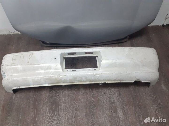 Бампер задний Toyota Carina Ed