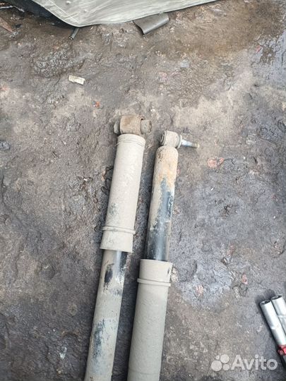 Задние амортизаторы Renault Megane 2