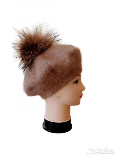 Берет из ангоры с помпоном