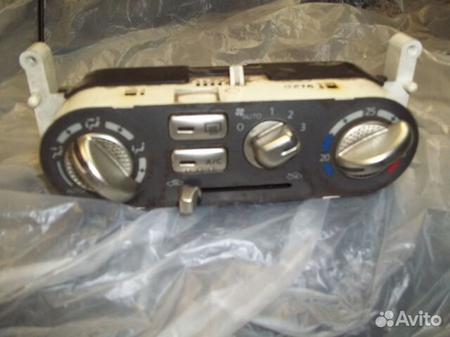 Блок управления отопителем Ниссан Тино