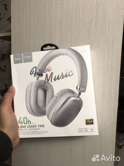 Беспроводные наушники,зарядка и повербанк