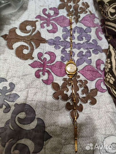 Часы позолоченные