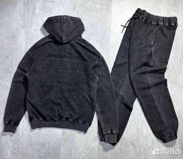 Модный спортивный костюм Balenciaga