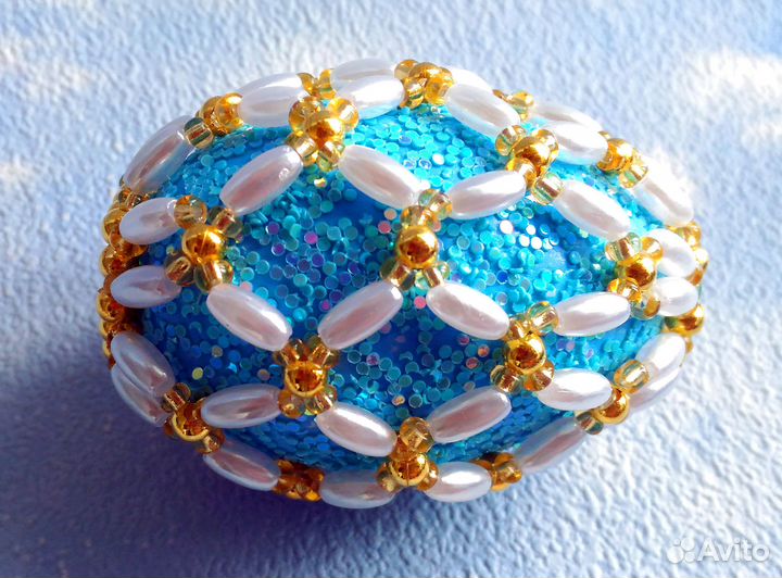 Яйца, оплетенные бисером и бусинами