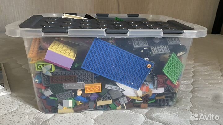 Коробка с lego