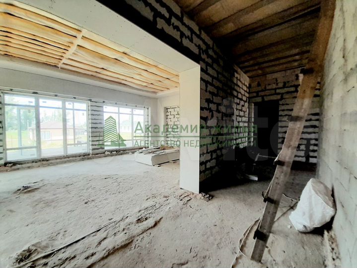 Дом 195,5 м² на участке 9,6 сот.