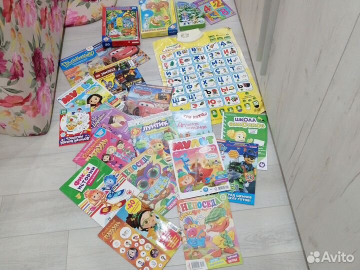 Книги,журналы, букварь говорящий, цыфры