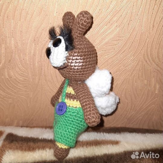 Маленький добрый пчел