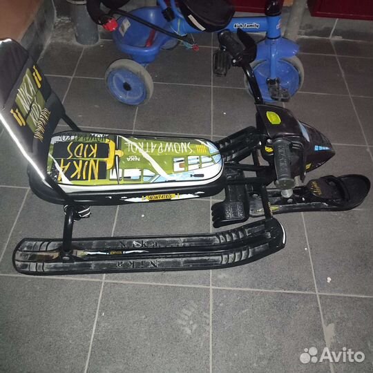 Детский снегокат со спинкой