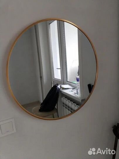 Зеркало в тонкой алюминиевой раме