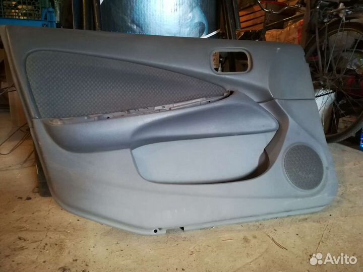 Обшивка двери, левая, передняя на ниссан альмера n
