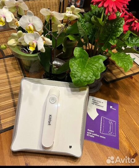 Робот-стеклоочиститель Kitfort KT-564, белый