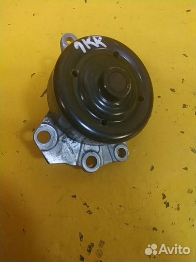 Помпа водяной насос Тойота Витц Ярис 1.0 1 KR ksp9