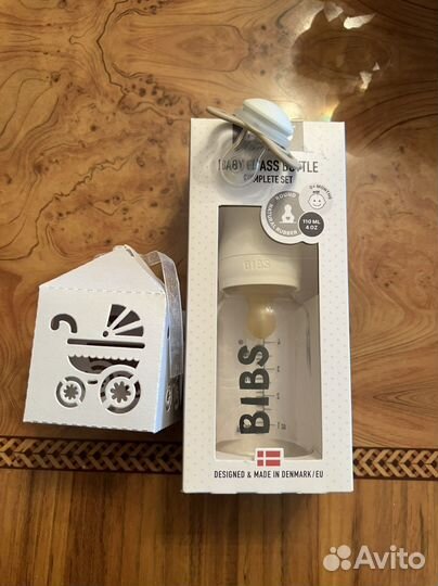Детская бутылка и соска