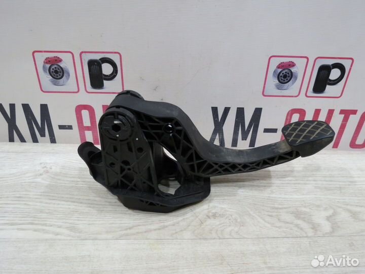 Педаль сцепления Skoda Rapid