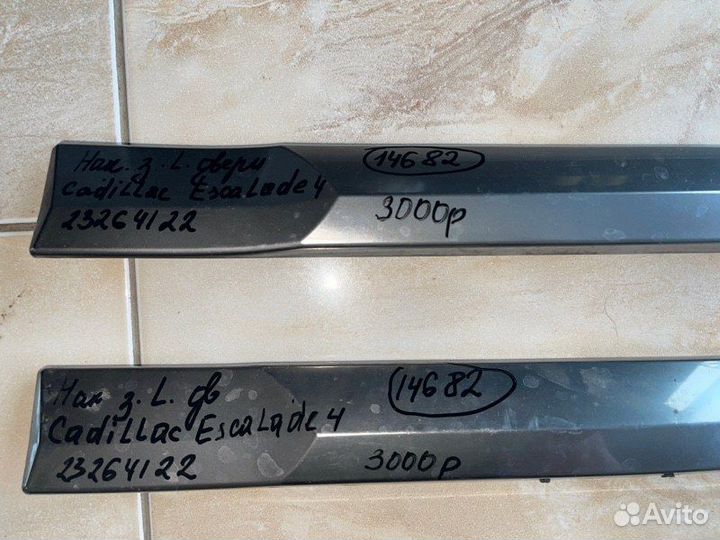 Молдинг двери задний левый Cadillac Escalade 4 С