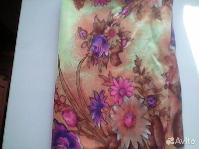 Отрез цветной ткани на шторы или портьеры