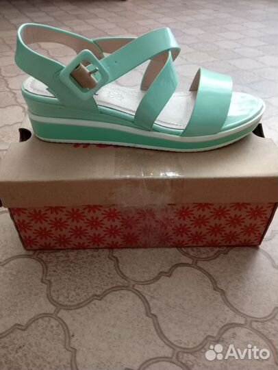 Босоножки женские